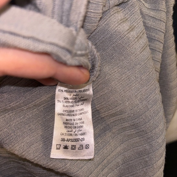 Gray V-Neck Ribbed Sweater - Picture 8 of 9